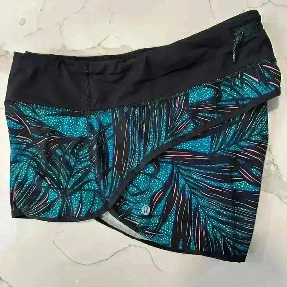 Lululemon Speed Short Palm Lace Tofino Teal Multi / Black
Size 8 - Picture 5 of 14